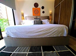 Bahay By Riviera Rentals
