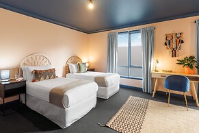 Roamer St Kilda (formerly Selina St Kilda)