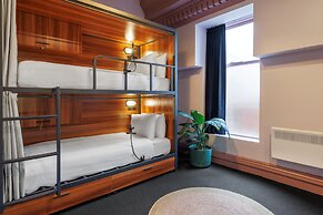 Roamer St Kilda (formerly Selina St Kilda)