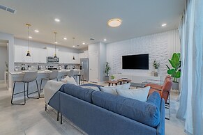 NEW Stunning Home W/private Pool! Near Disney