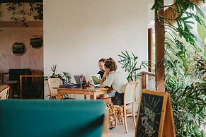 PORTER HOTEL - Surf & Yoga Retreat