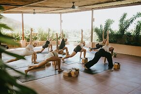 PORTER HOTEL - Surf & Yoga Retreat