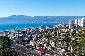 La Guardia apartments