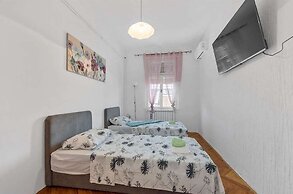 La Guardia apartments