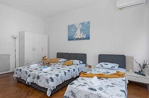 La Guardia apartments