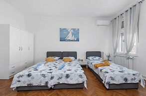 La Guardia apartments