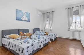 La Guardia apartments