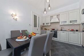 La Guardia apartments