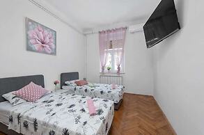 La Guardia apartments