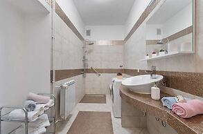 La Guardia apartments