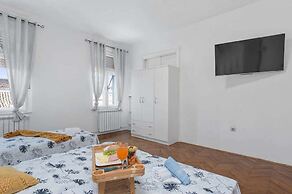 La Guardia apartments