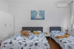 La Guardia apartments