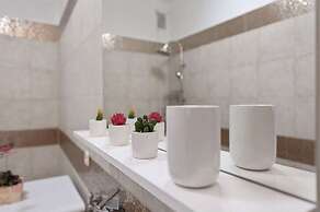 La Guardia apartments