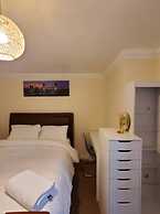 Lovely 2 Bed Apartment in East London