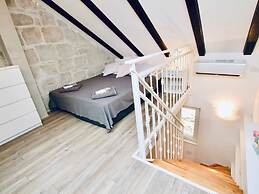 Dalmatian White Shell Apartment