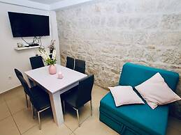 Dalmatian White Shell Apartment