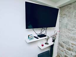 Dalmatian White Shell Apartment