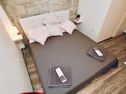 Dalmatian White Shell Apartment