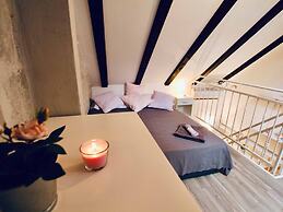 Dalmatian White Shell Apartment