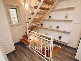 Dalmatian White Shell Apartment