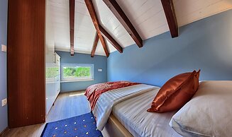 Beachfront Luxury Villa w. Pool & Large Garden