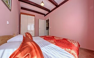 Beachfront Luxury Villa w. Pool & Large Garden