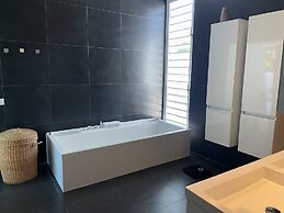 Luxury 4 bed Villa - Private Pool - Sleeps 8