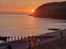 Impeccable Beachfront 2-bed Cottage in St Bees