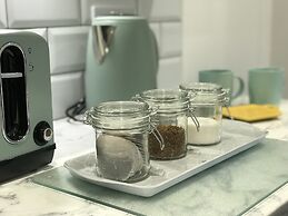 Stylish Modern 3-bed House nr Manchester City ctr