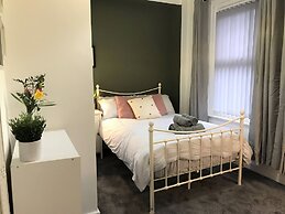 Stylish Modern 3-bed House nr Manchester City ctr