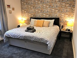 Stylish Modern 3-bed House nr Manchester City ctr