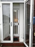 Stylish Modern 3-bed House nr Manchester City ctr