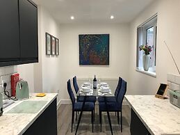 Stylish Modern 3-bed House nr Manchester City ctr