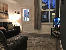 Stylish Modern 3-bed House nr Manchester City ctr