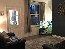 Stylish Modern 3-bed House nr Manchester City ctr