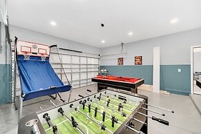 Golf Hideaway With Lake View! Modern Decor and Game Room With Multiple