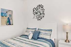 Golf Hideaway With Lake View! Modern Decor and Game Room With Multiple