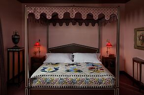 Ulysses, an Ash Hotel