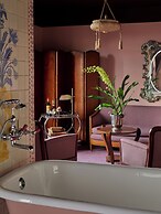 Ulysses, an Ash Hotel