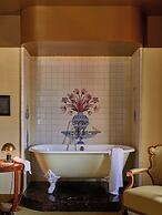 Ulysses, an Ash Hotel