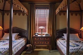 Ulysses, an Ash Hotel