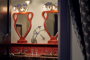 Ulysses, an Ash Hotel