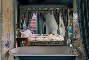 Ulysses, an Ash Hotel