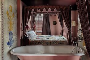 Ulysses, an Ash Hotel