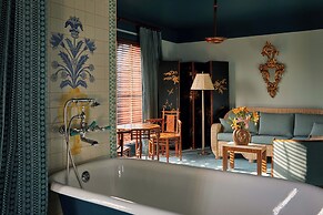 Ulysses, an Ash Hotel