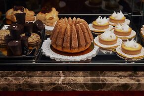 Ulysses, an Ash Hotel