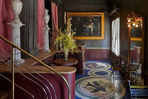 Ulysses, an Ash Hotel