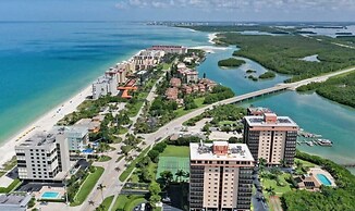 Sea Isles Bonita Beach 2 Bedroom Condo by Redawning