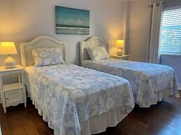 Sea Isles Bonita Beach 2 Bedroom Condo by Redawning