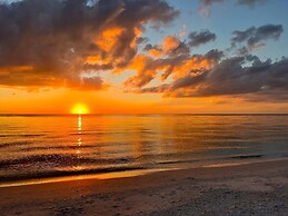 Sea Isles Bonita Beach 2 Bedroom Condo by Redawning